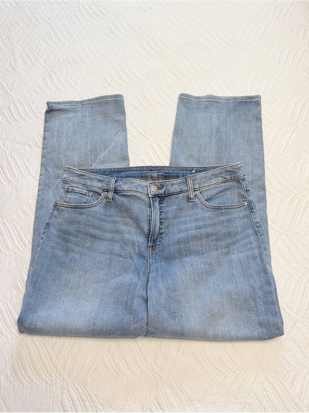 So Slimming Girlfriend Women’s Stretch Blue Stonewashed Denim Jeans. Size 34